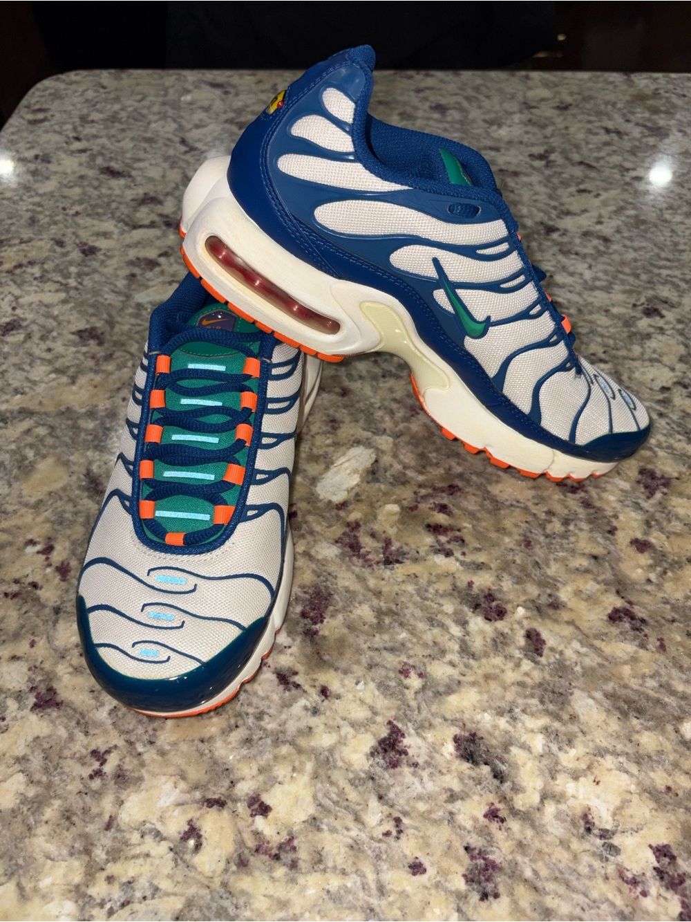 Nike Air Tuned 1 (TN) Kids Boys Size 7Y White/Blue/Green Sneakers